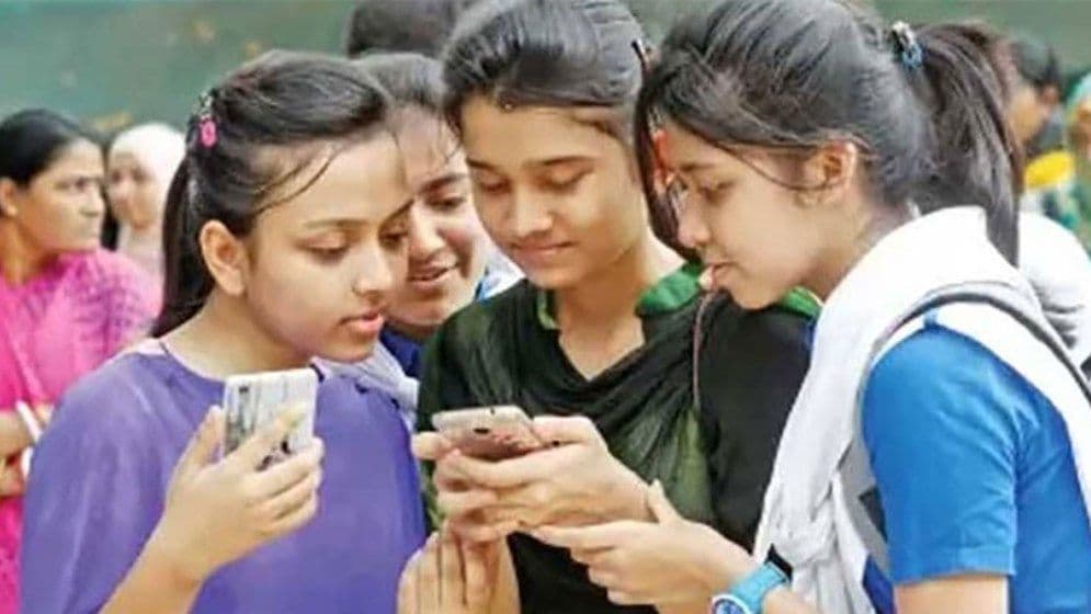 Thumbnail for এসএসসি ও সমমান পরীক্ষার পুনঃনিরীক্ষণের ফল  প্রকাশ