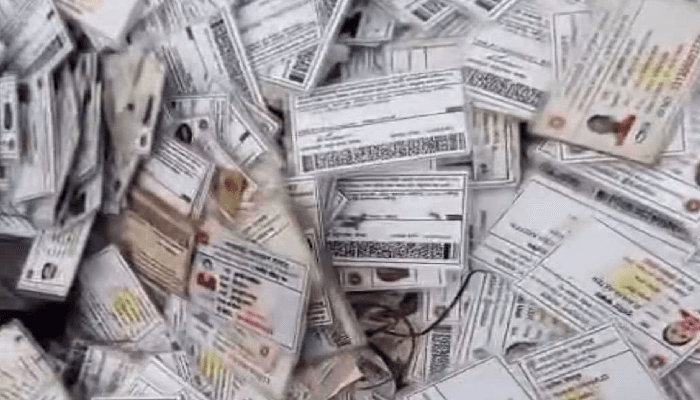 Thumbnail for এনআইডির তথ্য বিক্রি করে কোটি টাকা আয়: ইসির কর্মচারীসহ গ্রেপ্তার ২