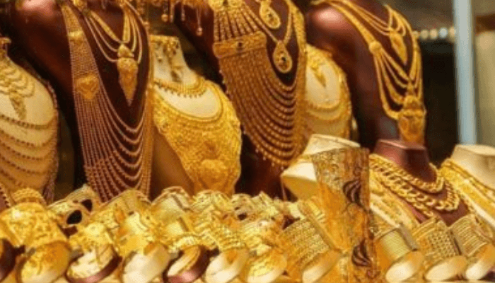 Thumbnail for সব রেকর্ড ভেঙে দেশের ইতিহাসে সর্বোচ্চ দামে স্বর্ণ, ভরি কত?