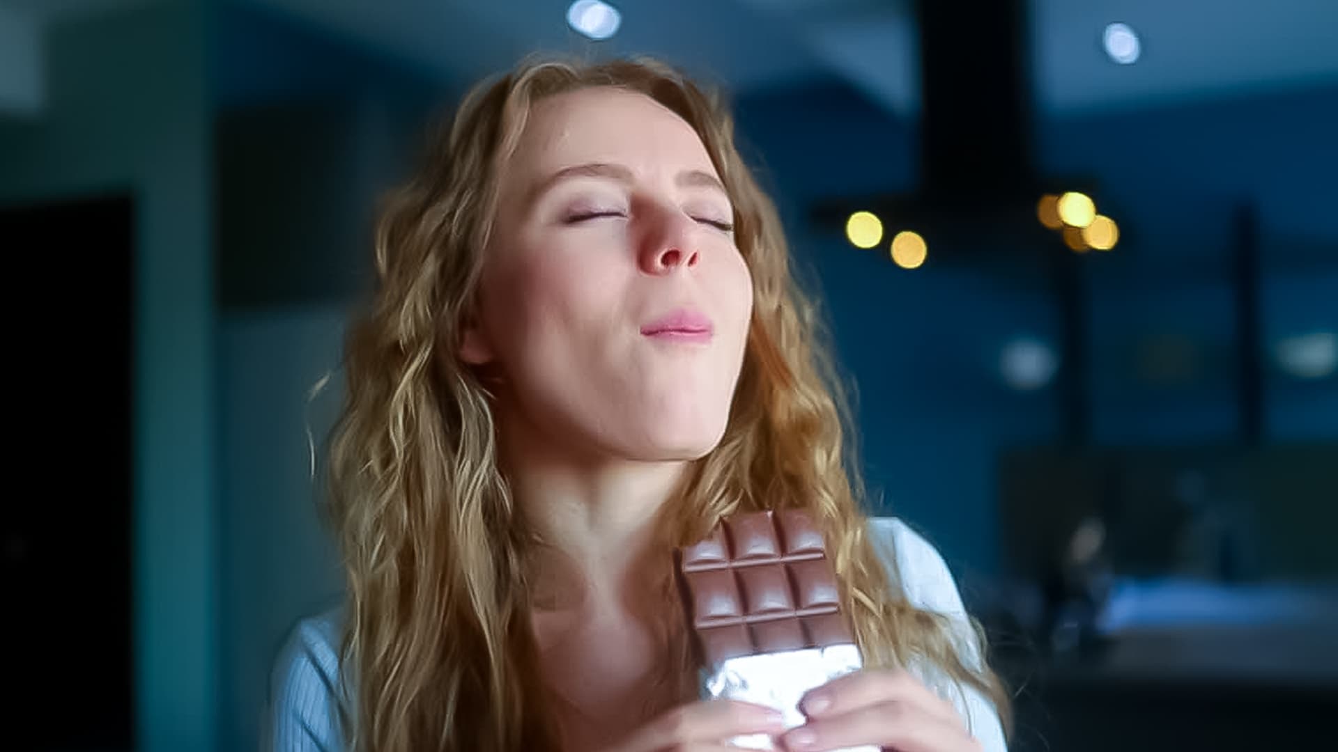 Thumbnail for তারুণ্য ধরে রাখতে ডার্কচকলেট খুবই উপকারী!