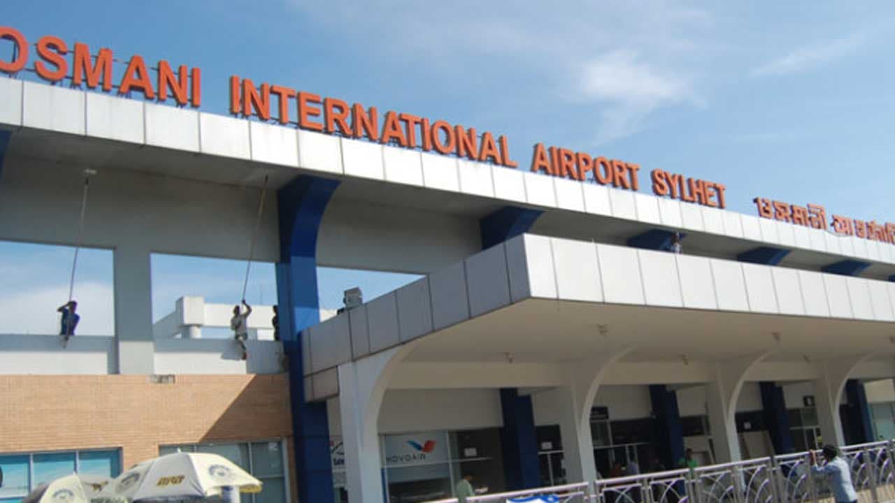 Thumbnail for সিলেট ওসমানী আন্তর্জাতিক বিমানবন্দরে বোর্ডিং ব্রিজের সঙ্গে উড়োজাহাজের ইঞ্জিন কাভারের ধাক্কা, বাতিল লন্ডনগামী ফ্লাইট
