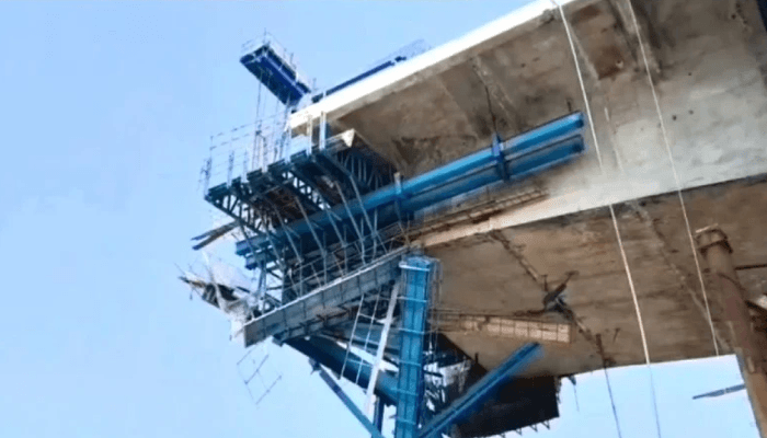 Thumbnail for পায়রা বন্দরের নির্মাণাধীন সেতুর সাটার ধসে শ্রমিক নিহত, আহত ১০