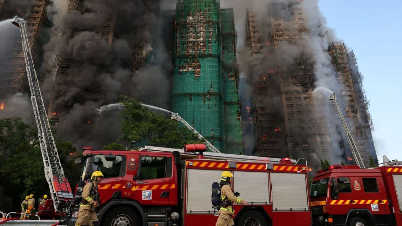 Thumbnail for হংকংয়ে বহুতল কমপ্লেক্সে ভয়াবহ আগুন, বহু হতাহতের সম্ভাবনা