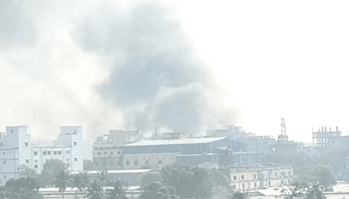 Thumbnail for জ্বলছে আগুন টঙ্গীতে তুলার গুদামে, নিয়ন্ত্রণে ফায়ার সার্ভিসের ৭ ইউনিট।