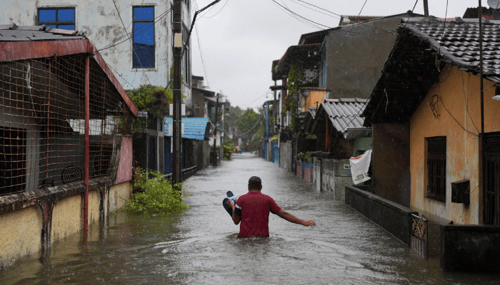 Thumbnail for ঘূর্ণিঝড়ের আঘাতে শ্রীলঙ্কায় মৃতের সংখ্যা বেড়ে ১৫৩, নিখোঁজ ১৯১