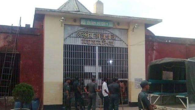 Thumbnail for জামিননামা ছাড়াই তিন হত্যা মামলার আসামির ‘ভুল মুক্তি’