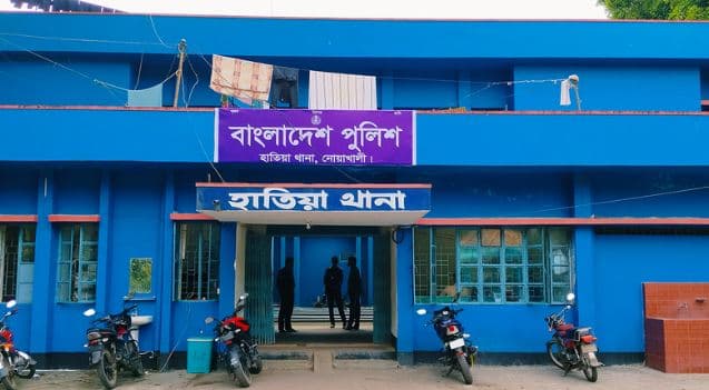 Thumbnail for বিয়েতে মাইক বাজানোর দায়ে কনে ও তার পরিবারকে বেত্রাঘাত!