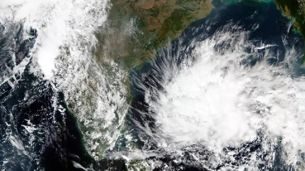 বঙ্গোপসাগরে ২৪ ঘণ্টার মধ্যে সৃষ্টি হবে ঘূর্ণিঝড়