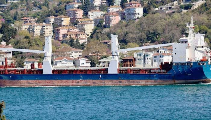 ভারতীয় ক্রুসহ জ্বালানিবাহী জাহাজ জব্দ