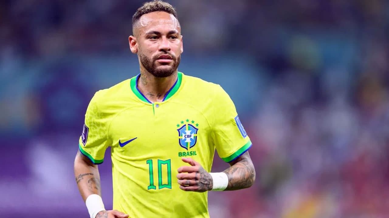 Thumbnail for ফুটবলকে বিদায় জানাবেন নেইমার? বছরের শেষেই অবসরের ইঙ্গিত