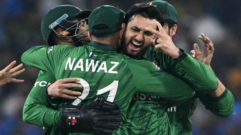 Thumbnail for সুপার এইটে পাকিস্তান: নামিবিয়াকে উড়িয়ে শিরোপায় চোখ শাদাবদের