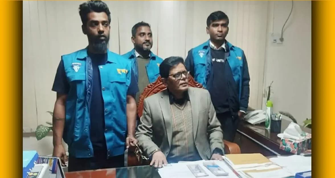 Thumbnail for ঘুষের টাকাসহ  গ্রেপ্তারকৃত জেলা প্রাথমিক শিক্ষা কর্মকর্তাকে ছাড়াতে দুদক কার্যালয় ঘেরাও