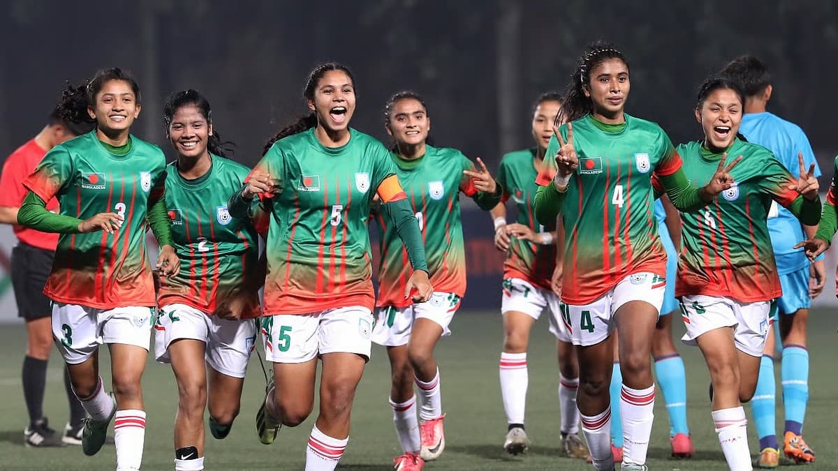 Thumbnail for এশিয়ান কাপে রূপনা-শিউলিদের সামনে ‘গোলবন্যা’ ঠেকানোর কঠিন চ্যালেঞ্জ