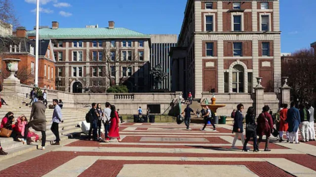 Thumbnail for ট্রাম্পের সিদ্ধান্তের প্রভাবে আমেরিকা ছাড়ছে বিপুল ভারতীয় শিক্ষার্থীরা