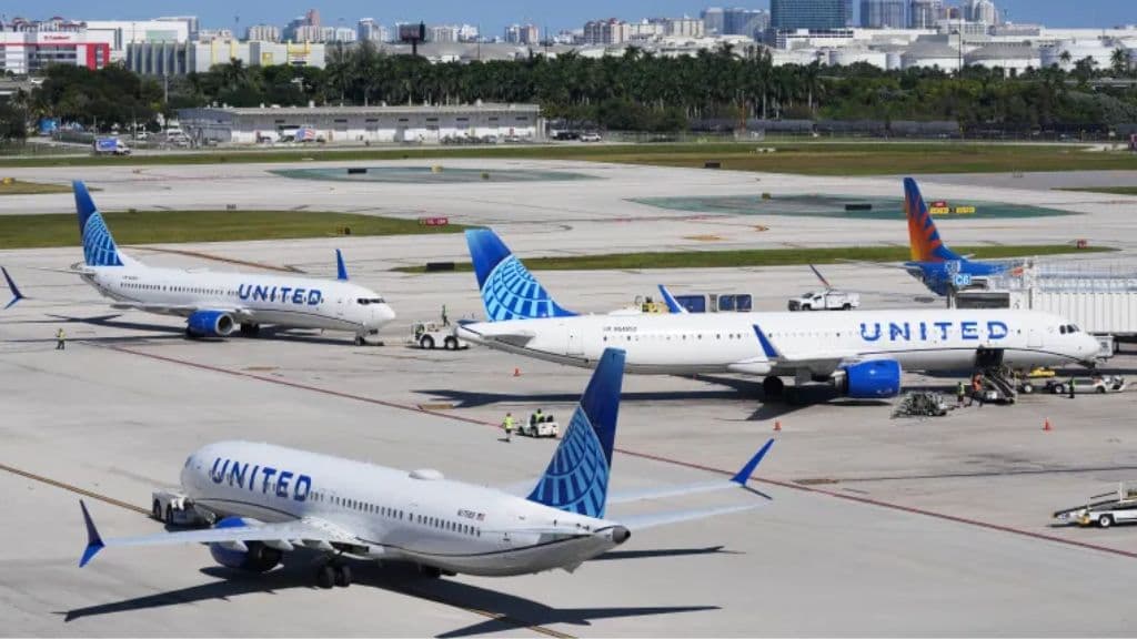 Thumbnail for সরকারি শাটডাউন শেষে যুক্তরাষ্ট্রে ফের স্বাভাবিক হচ্ছে বিমান চলাচল