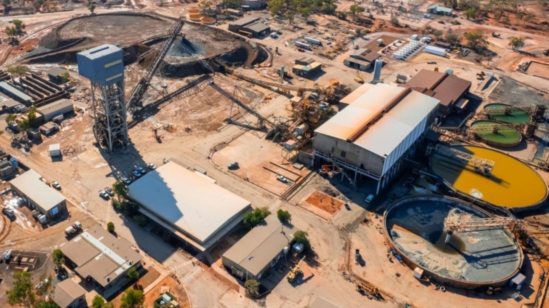 Thumbnail for অস্ট্রেলিয়ায় রূপার খনিতে বিস্ফোরণে ২ জন নিহত