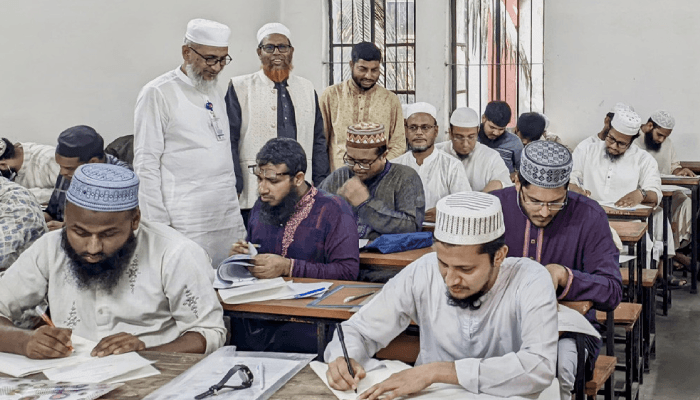 Thumbnail for ইসলামি আরবি বিশ্ববিদ্যালয়ের অধীনে সারা দেশে ফাজিল পরীক্ষা শুরু