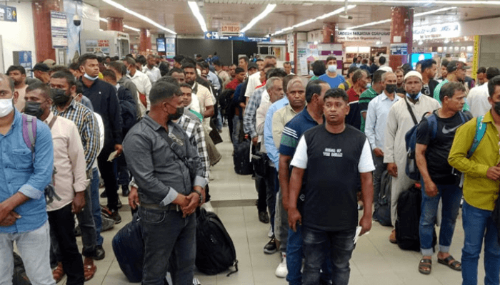 Thumbnail for লিবিয়া থেকে দেশে ফিরছে আরও ৩ শতাধিক বাংলাদেশি