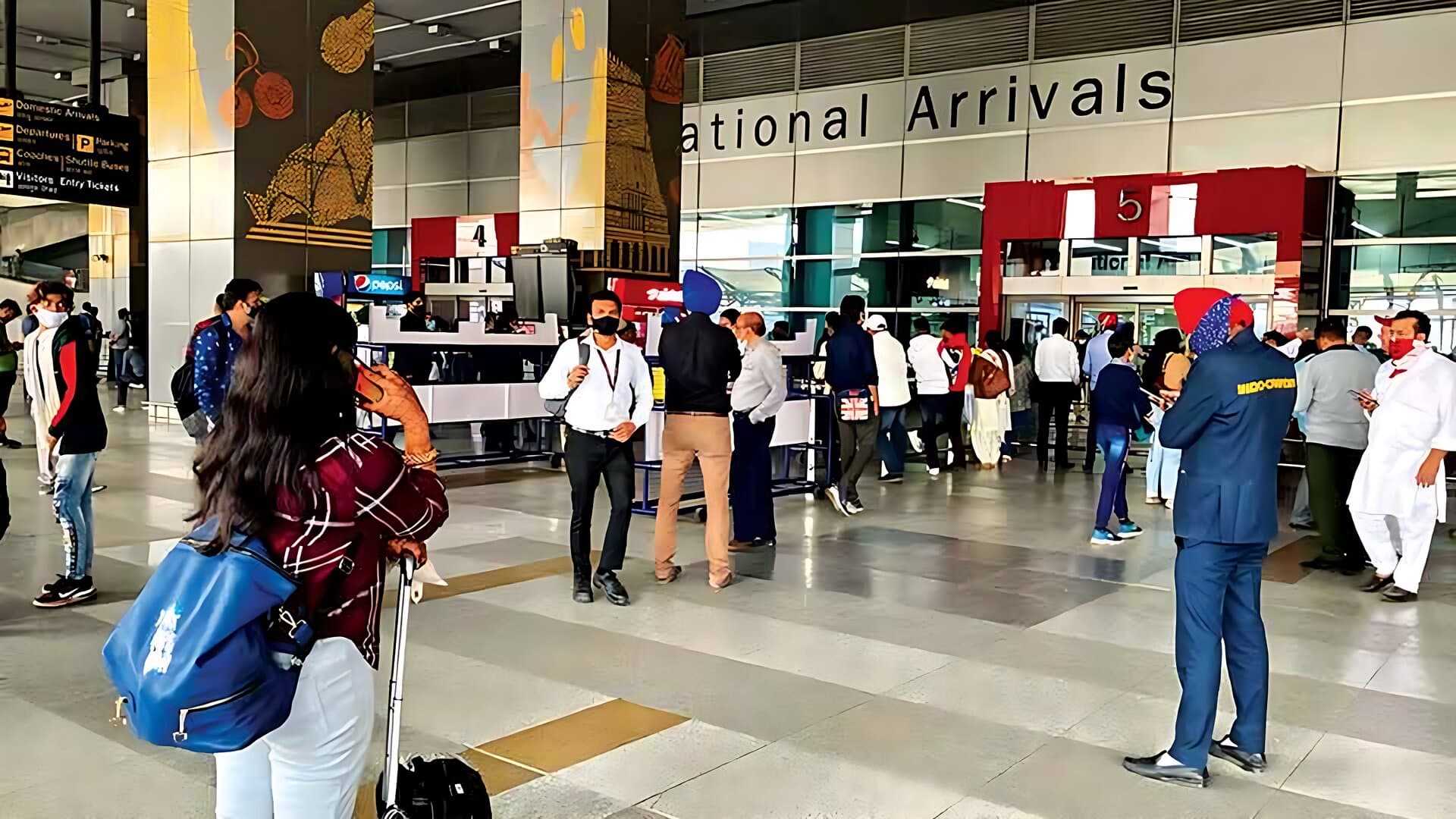 Thumbnail for বাংলাদেশিদের হোটেল দেবে না ভারতীয় ব্যবসায়ীরা