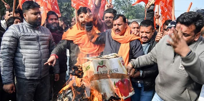 Thumbnail for ভারতের চিকিৎসাবিজ্ঞানেও রাজনীতির রঙ: মেডিকেল শিক্ষায় সাম্প্রদায়িকতার অনুপ্রবেশ নিয়ে বিতর্ক