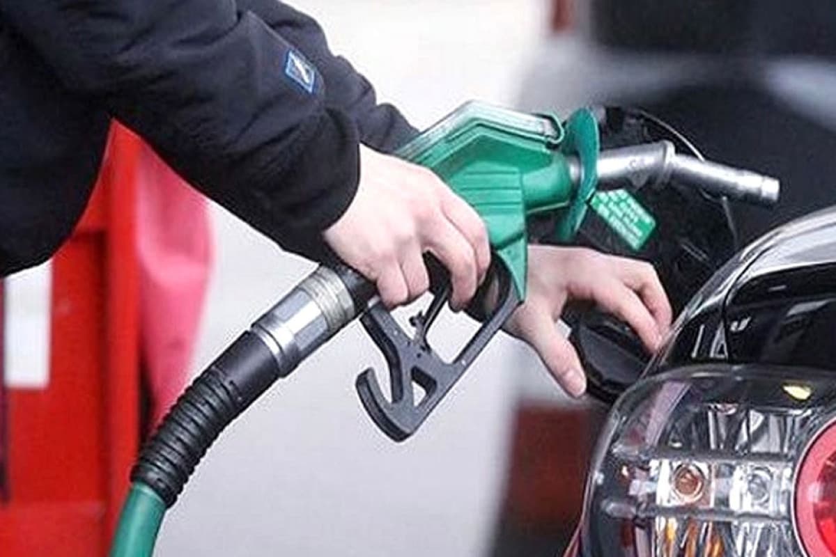 Thumbnail for জ্বালানি তেলের দামে বড় পতন: আজ থেকে নতুন দরে মিলবে তেল