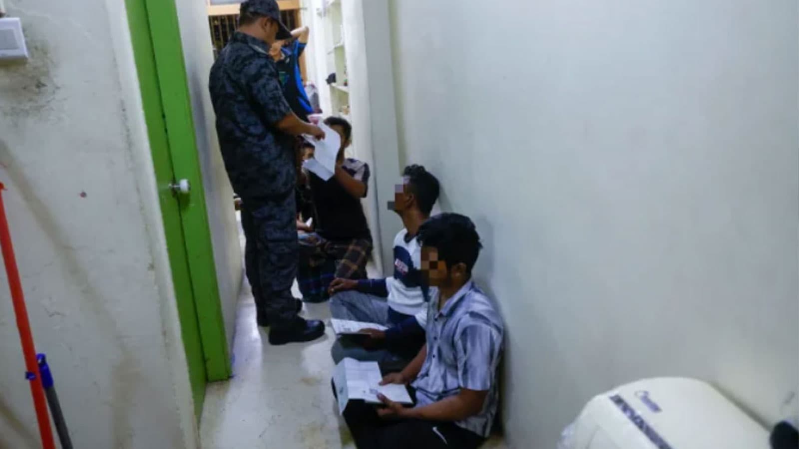 Thumbnail for কুয়ালালামপুরে ইমিগ্রেশনের অভিযান: বাংলাদেশিসহ আটক ১৫০