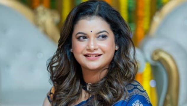 কণ্ঠনালীর সমস্যায় কথা বলা বন্ধ শবনম ফারিয়ার