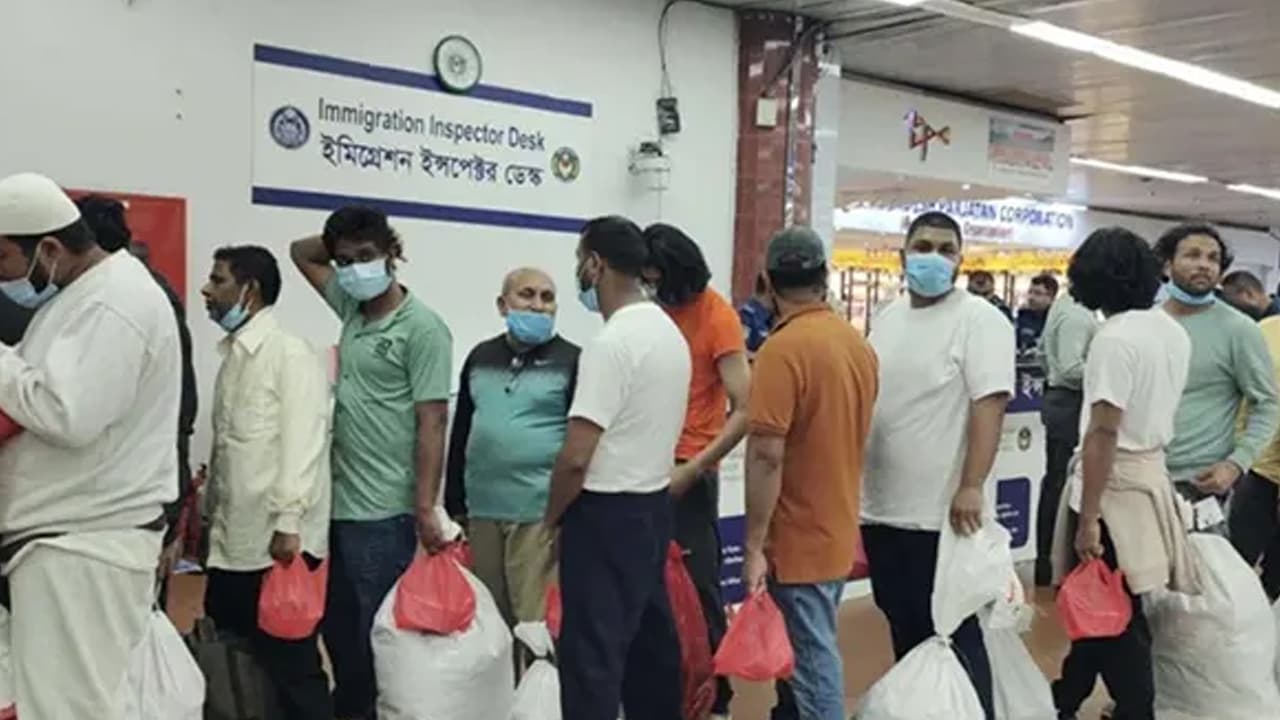 Thumbnail for অবৈধভাবে অবস্থানের অভিযোগে ৩৯ বাংলাদেশিকে ফেরত পাঠালো যুক্তরাষ্ট্র