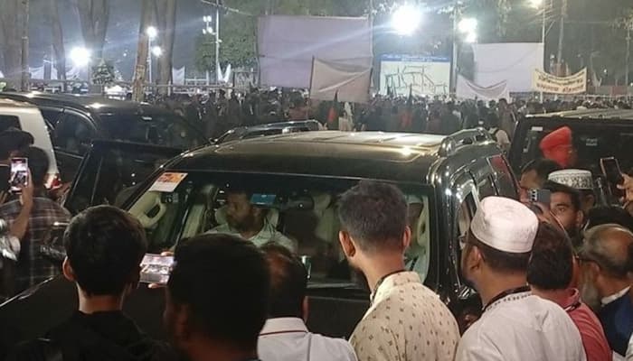 Thumbnail for শহীদ মিনারে জামায়াত আমিরকে দেখে ‘রাজাকার’ ও ‘একাত্তরের দালাল’ স্লোগান