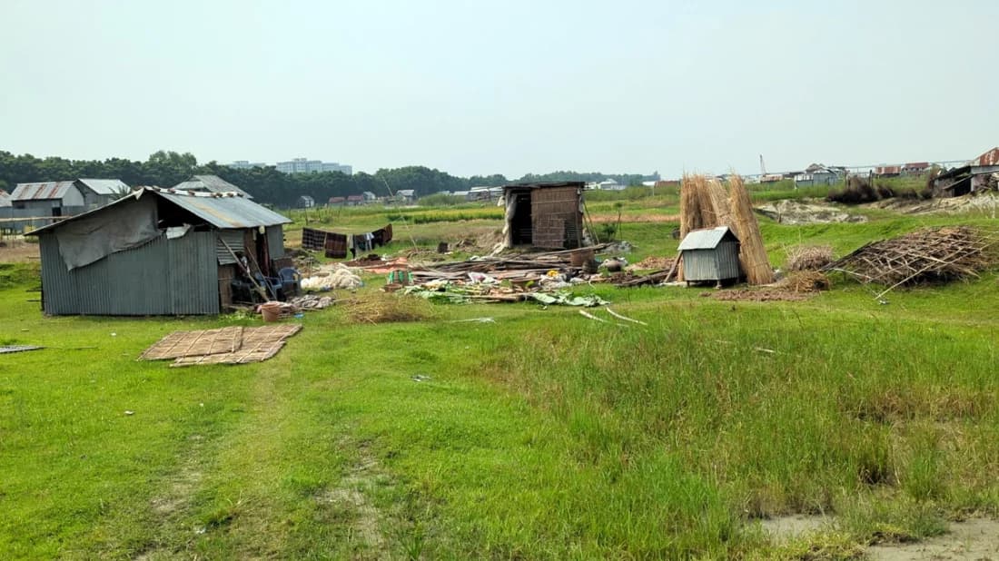 Thumbnail for পদ্মায় ভয়াল গ্রাসে বিলীন তিনটি গ্রাম, গৃহহীন ৭০০ পরিবার