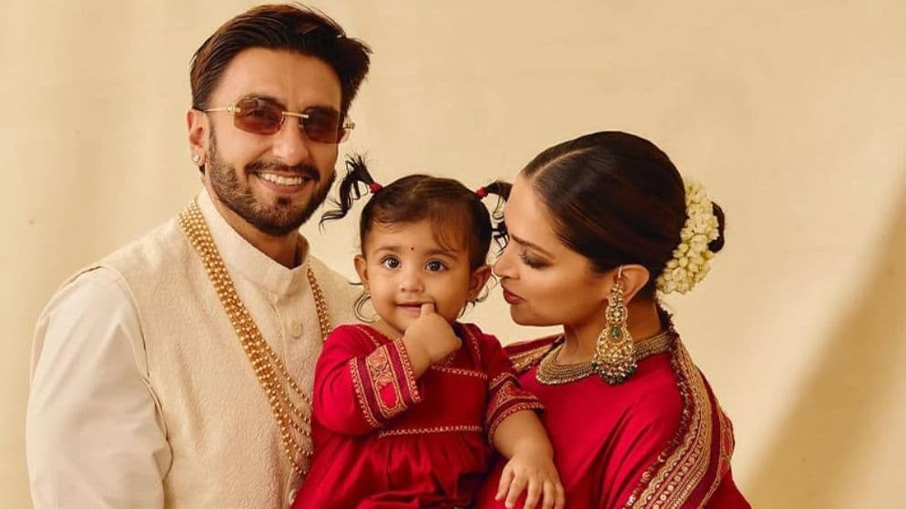 Thumbnail for মেয়ের মুখ প্রকাশ্যে আনলেন দীপিকা-রণবীর