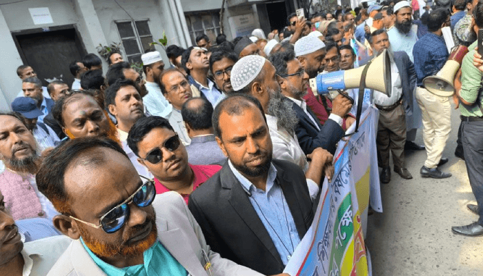 Thumbnail for ১ ডিসেম্বর থেকে মাধ্যমিক শিক্ষকদের ‘পূর্ণ কর্মবিরতি’ ঘোষণা, পরীক্ষাও বর্জন