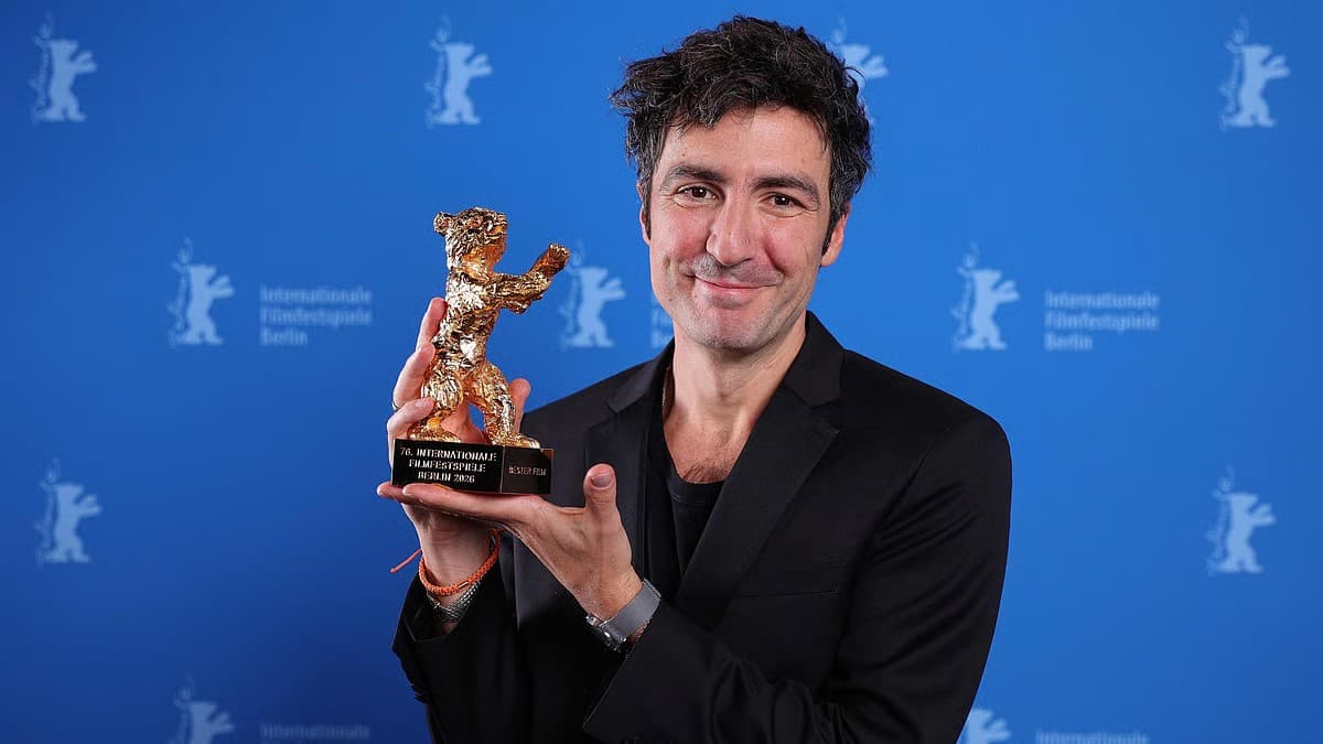 Thumbnail for বার্লিনালের মঞ্চে ‘ইয়েলো লেটার্স’-এর জয়জয়কার: স্বর্ণভালুক জিতলেন ইলকার চাতাক