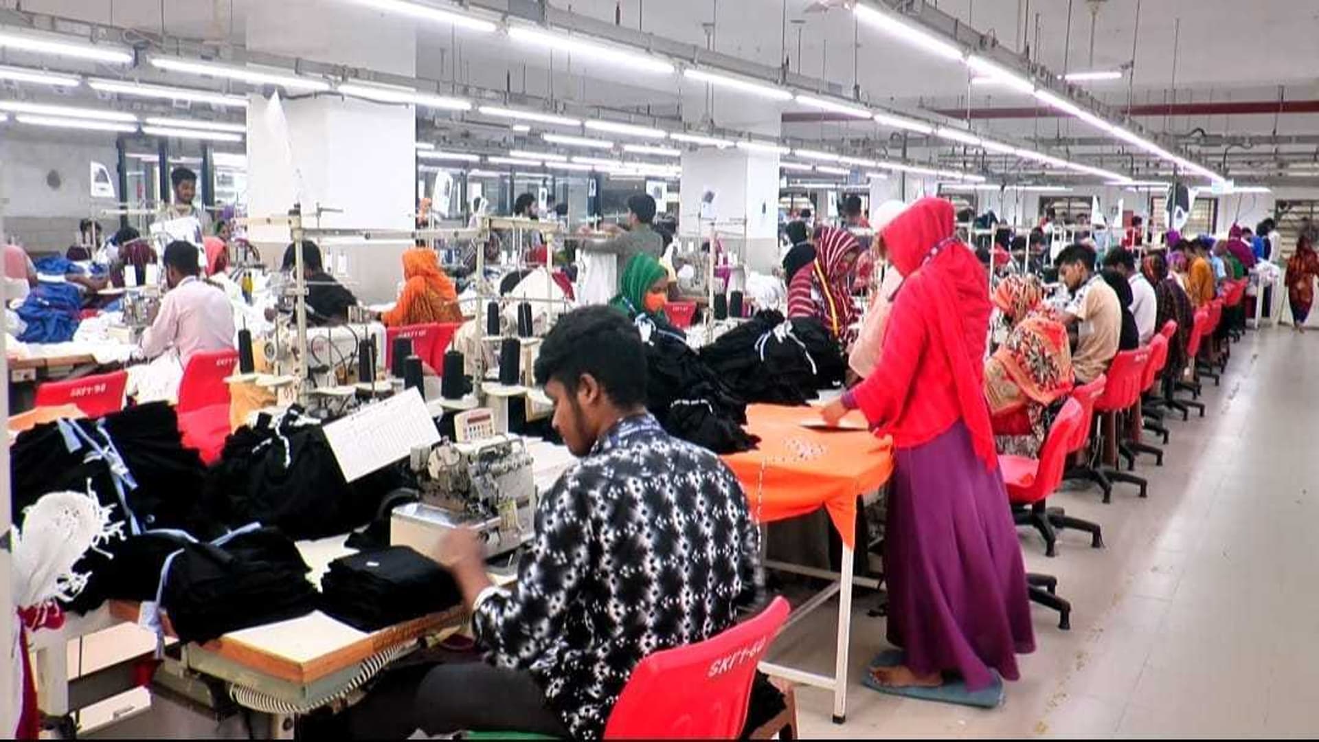 Thumbnail for শ্রম আইন সংশোধন নিয়ে বিতর্ক: মালিকপক্ষের চাপে পিছু হটছে সরকার?