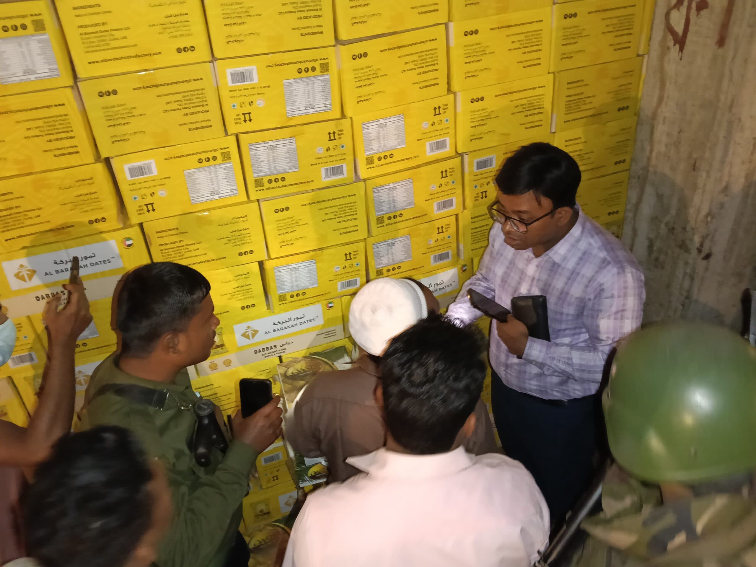 Thumbnail for সাতকানিয়ায় ১০০০ টন খেজুর মজুত: হিমাগার ম্যানেজারকে ১ লাখ টাকা জরিমানা