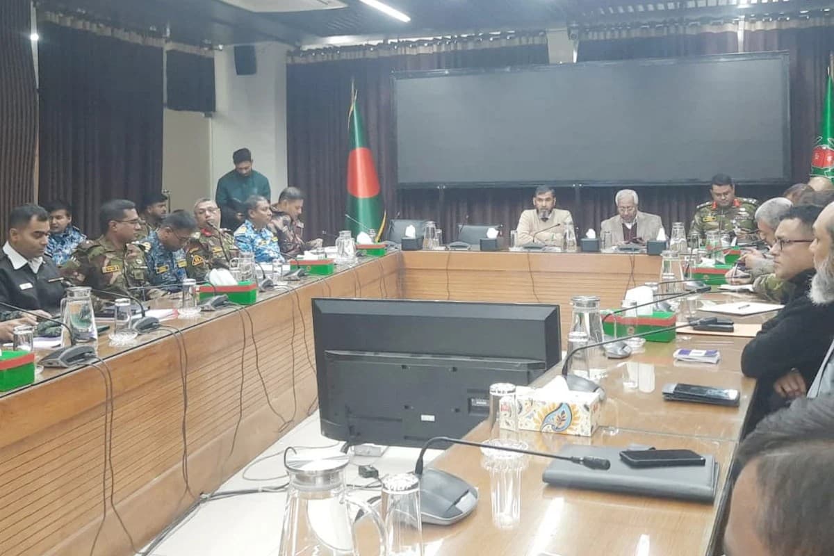 Thumbnail for আইনশৃঙ্খলা পরিস্থিতি নিয়ে সশস্ত্র বাহিনীসহ ১৬ সংস্থার সঙ্গে ইসির বৈঠক অনুষ্ঠিত