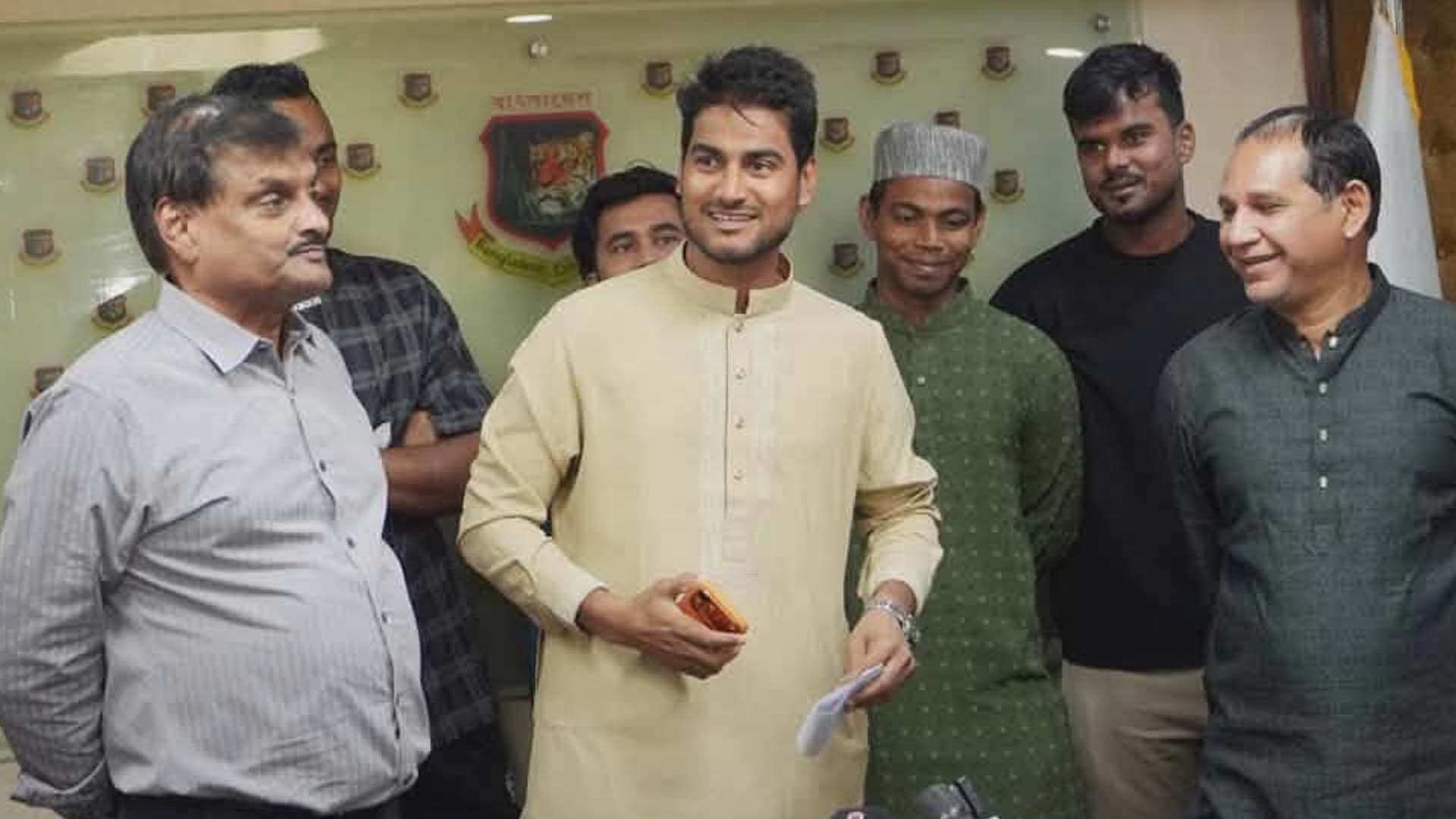 Thumbnail for বিপিএল শেষ হতে না হতেই পারিশ্রমিক পেলেন চট্টগ্রাম রয়্যালসের ক্রিকেটাররা