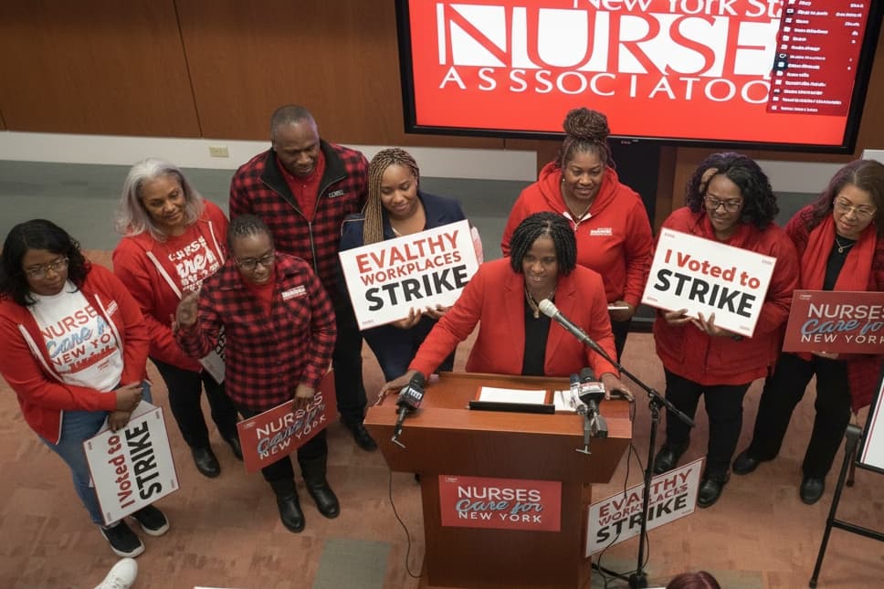 Thumbnail for নিউ ইয়র্ক সিটির ইতিহাসে সবচেয়ে বড় নার্স ধর্মঘটের ঘোষণা