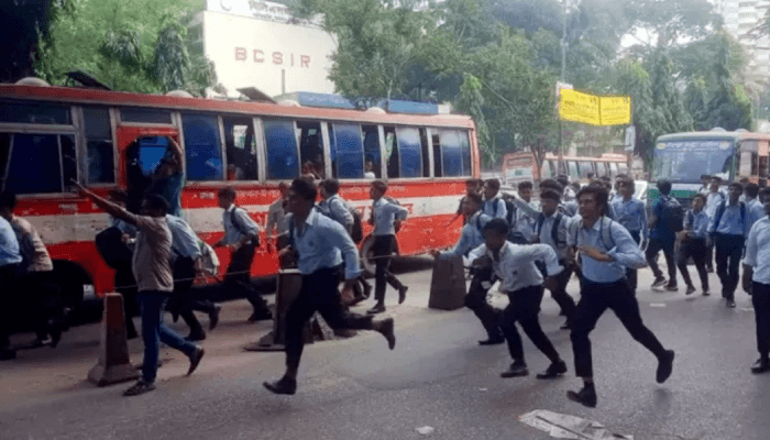 Thumbnail for সায়েন্সল্যাবে ঢাকা কলেজ ও আইডিয়াল কলেজের শিক্ষার্থীদের মধ্যে সংঘর্ষ