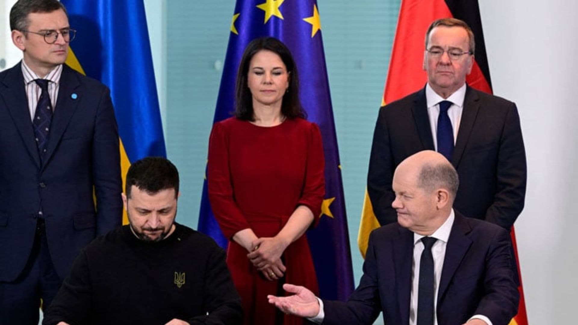 Thumbnail for যুদ্ধের জন্য আরও ২-৩ বছর ইউরোপের সমর্থন চান জেলেনস্কি