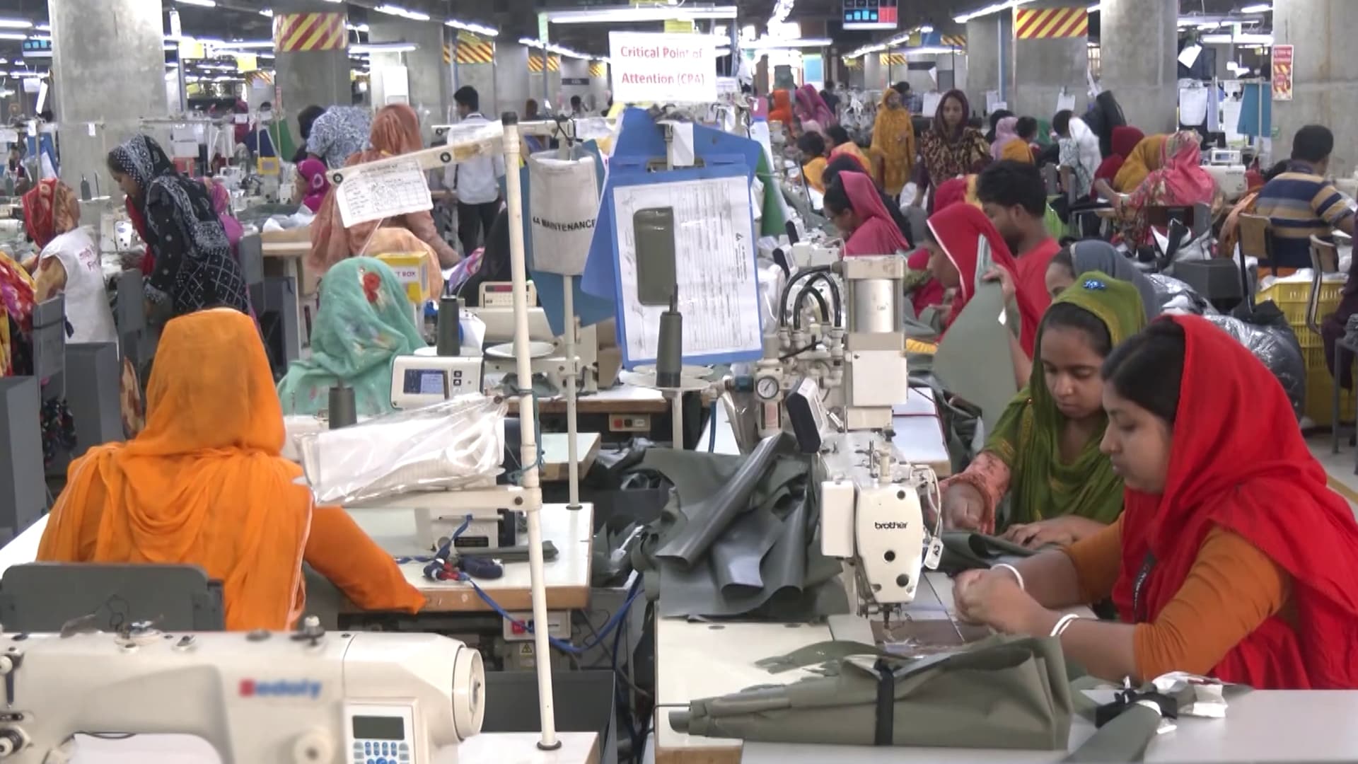 Thumbnail for বহুমুখী চ্যালেঞ্জের মুখে বাংলাদেশের পোশাকশিল্প