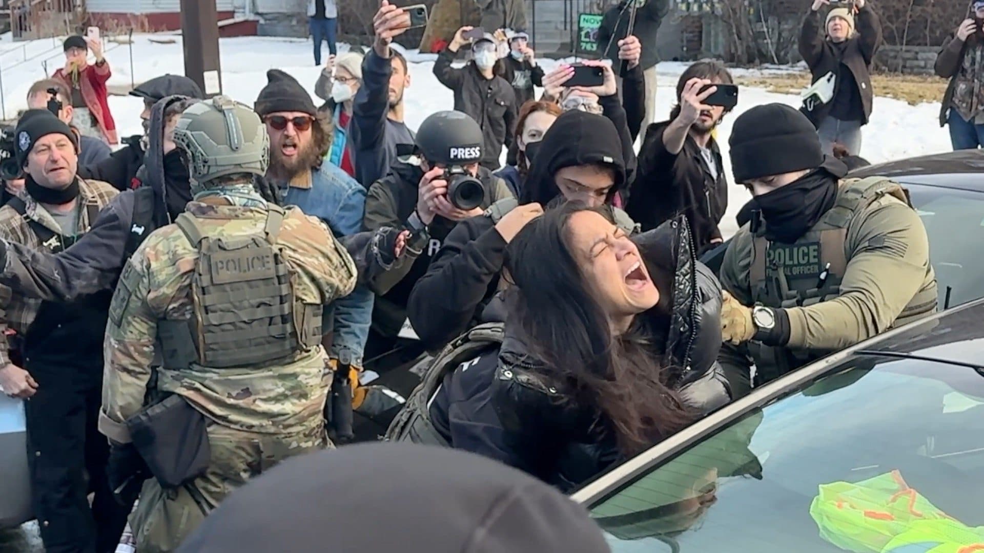 Thumbnail for যুক্তরাষ্ট্রে আইস এজেন্টদের হাতে বাংলাদেশি নারী নাজেহাল