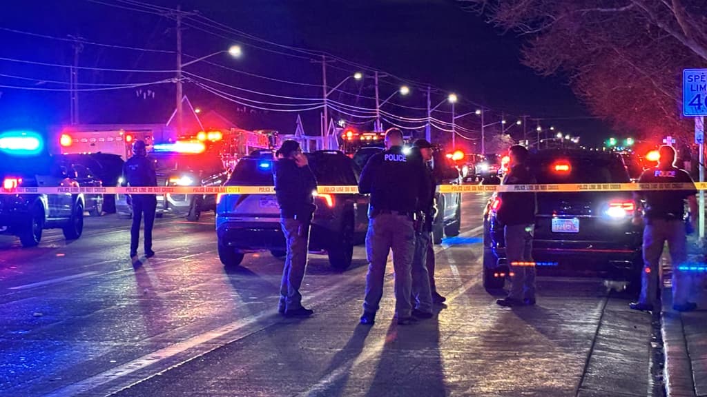 Thumbnail for পবিত্র স্থানে সহিংসতার থাবা: যুক্তরাষ্ট্রে গির্জার সামনে বন্দুক হামলায় নিহত ২ হতাহত ৮