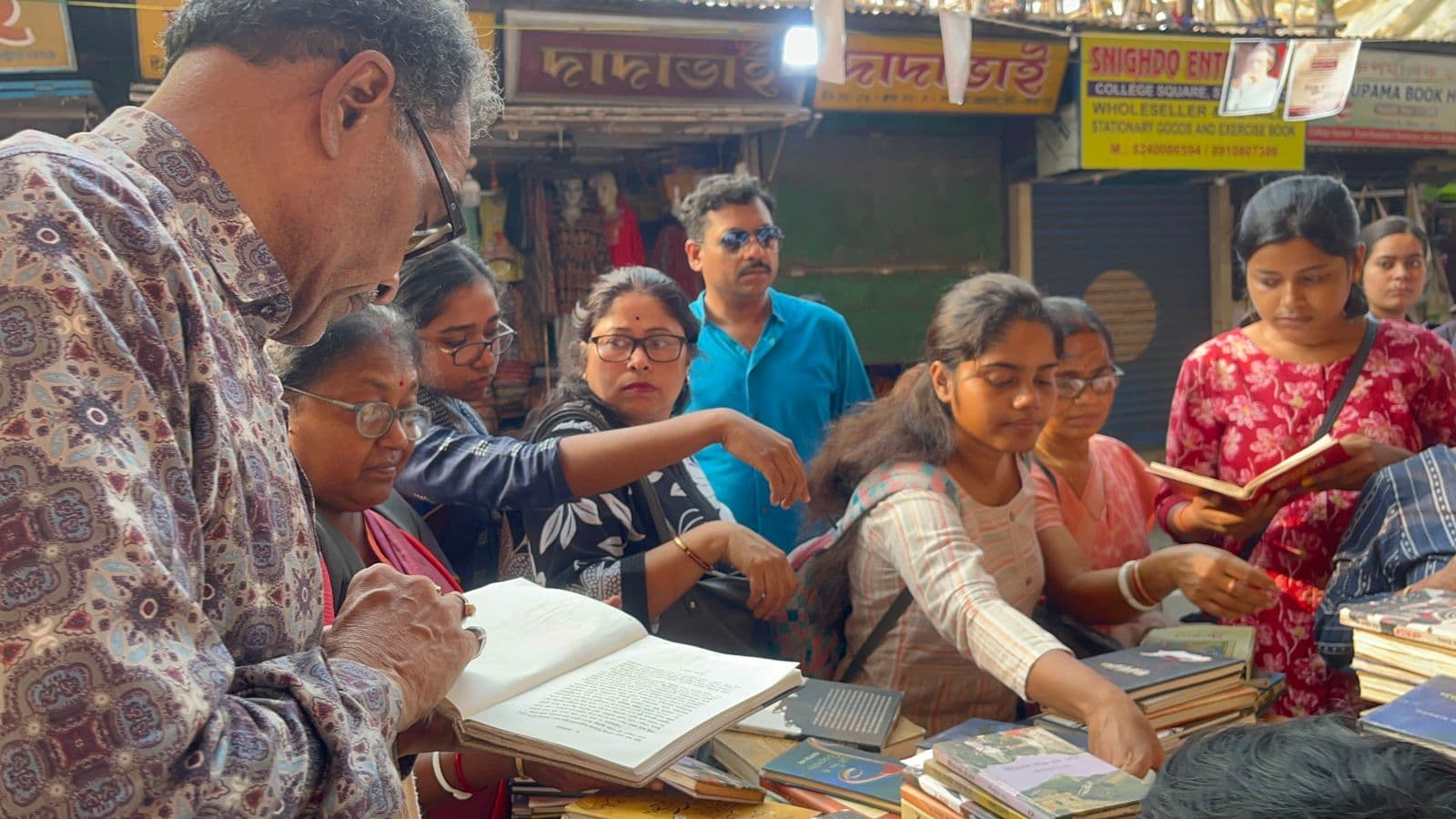 Thumbnail for টানা দ্বিতীয় বছর কলকাতা বইমেলায় বাংলাদেশের স্টল থাকছে না