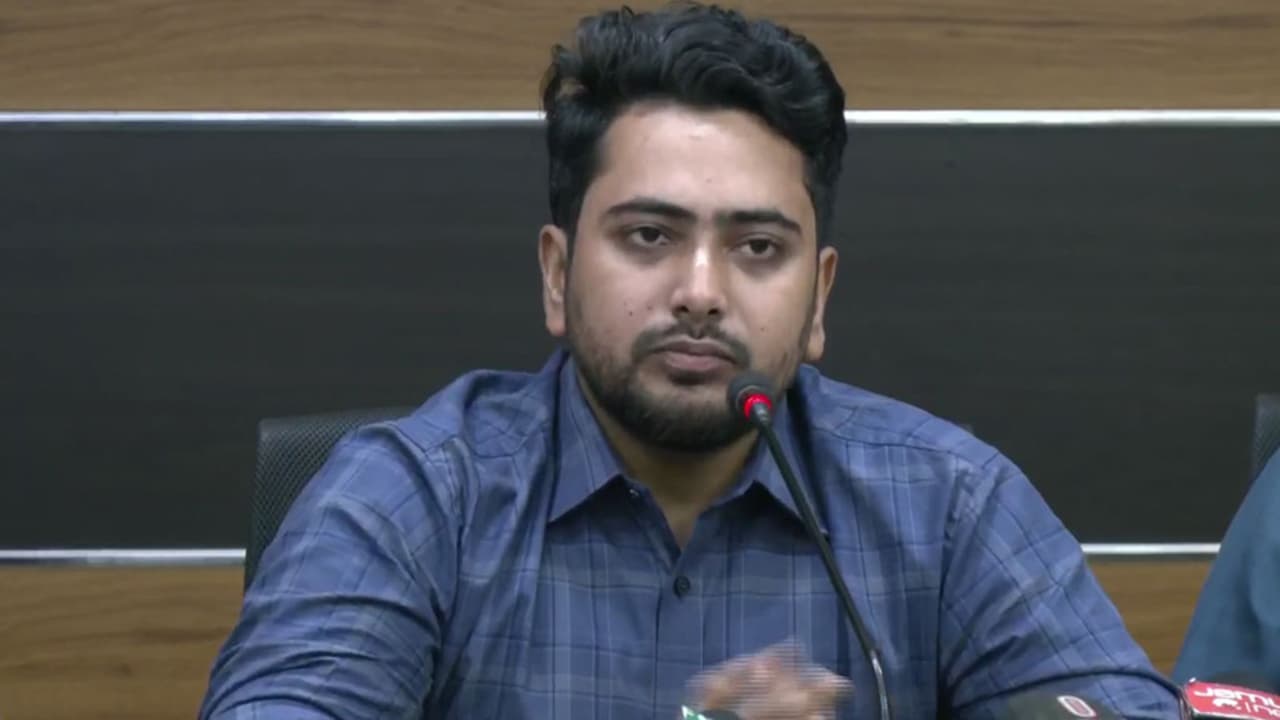 Thumbnail for নাহিদ ইসলামের অভিযোগ: একটি বিশেষ দলকে অন্যায্য সুবিধা দিচ্ছে সিগন্যালিং