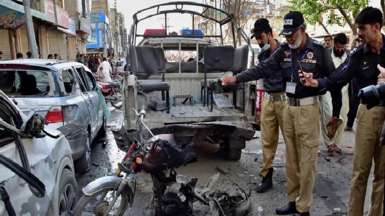 Thumbnail for পাকিস্তানে রক্তক্ষয়ী গাড়িবোমা হামলা, ১১ নিরাপত্তাকর্মী নিহত