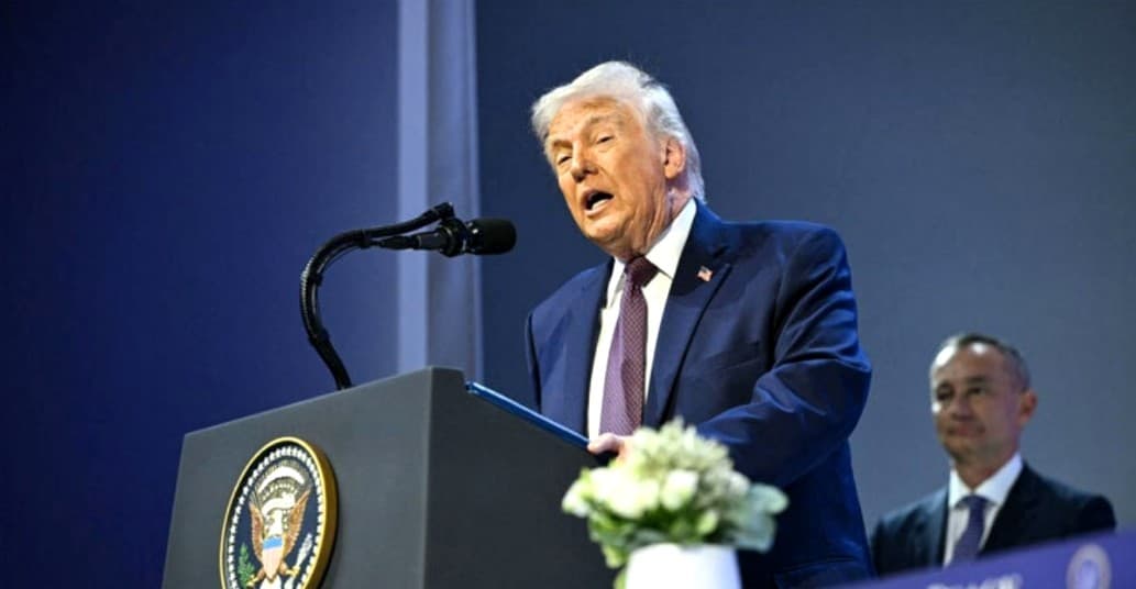 Thumbnail for ইরান-যুক্তরাষ্ট্রের নতুন আলোচনায় ট্রাম্পের অদৃশ্য উপস্থিতি